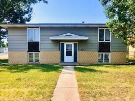2001-2003 Skyline Dr NW in Minot, ND - Building Photo
