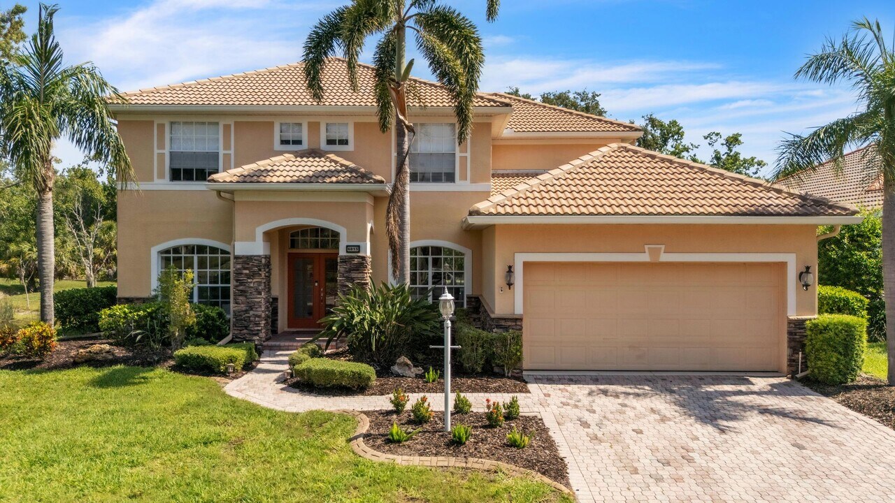6815 Bay Hill Dr in Bradenton, FL - Building Photo