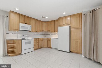 2369 Southgate Square in Reston, VA - Building Photo - Building Photo