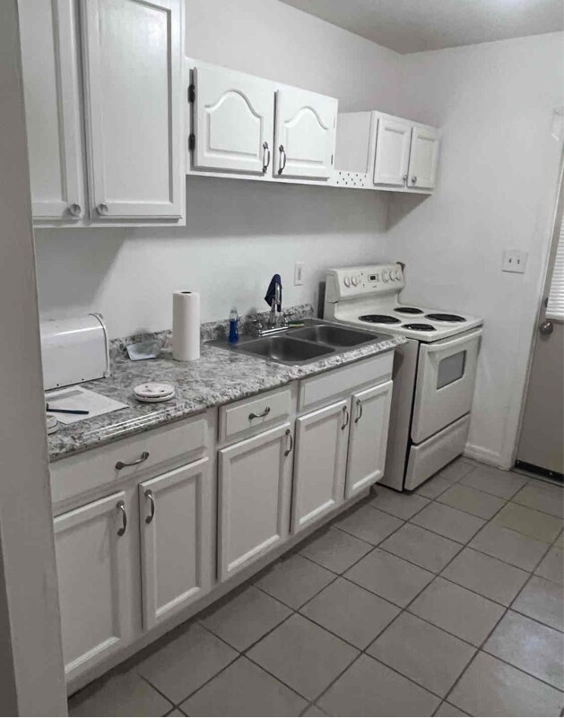 5120 E Seneca Ave in Tampa, FL - Building Photo - Building Photo