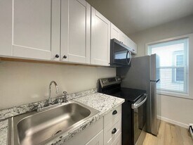 124 Beech St in Manchester, NH - Building Photo
