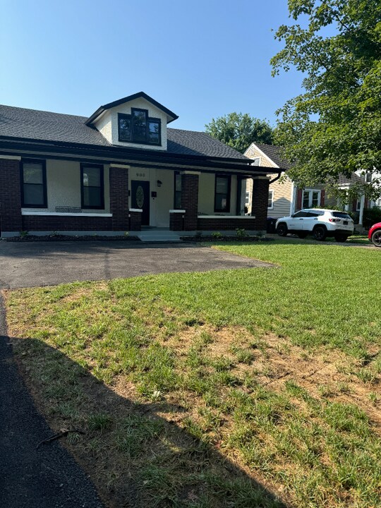 900 Clarks Ln in Louisville, KY - Building Photo