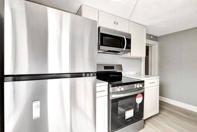 property at 3710 Roseland Dr
