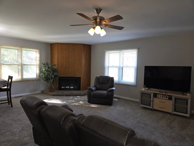 5721 Gardenia Dr in Newburgh, IN - Foto de edificio - Building Photo