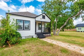 727 Park Dr in La Porte, TX - Building Photo - Building Photo