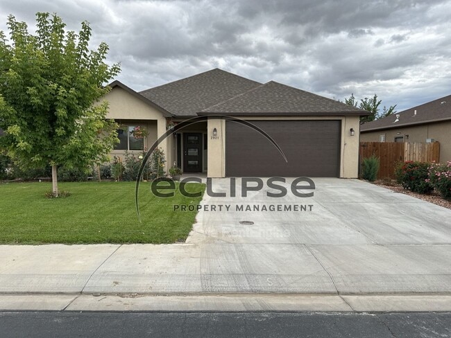 property at 2921 Magnolia Ave