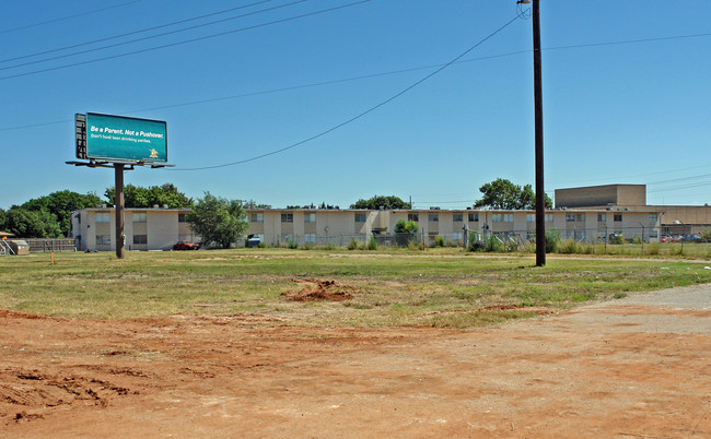 Courtyards West in Lubbock, TX - Foto de edificio - Building Photo