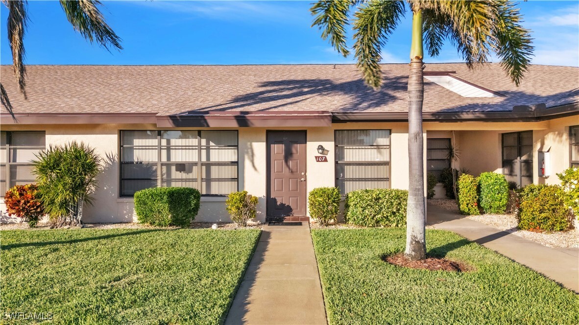3903 SE 11th Ave in Cape Coral, FL - Foto de edificio