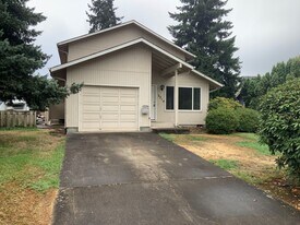 2214 Ironwood St in Eugene, OR - Building Photo