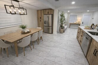 6782 SW 25th St in Miami, FL - Building Photo - Building Photo