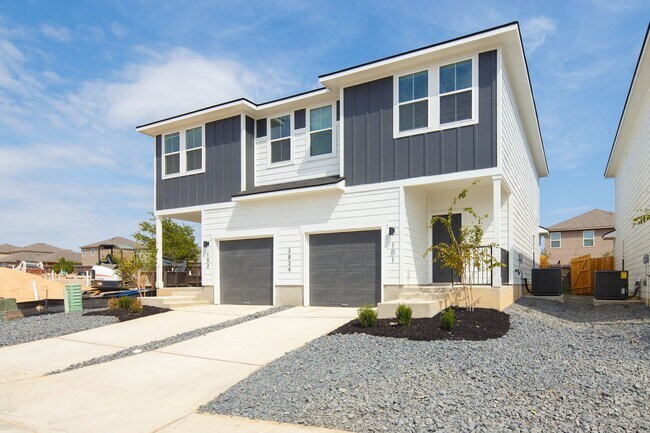 3924 Abbott Pass in Saint Hedwig, TX - Building Photo - Building Photo