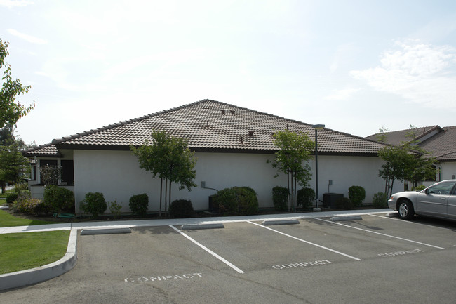 Kearney Palms in Kerman, CA - Foto de edificio - Building Photo