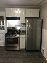 18 Parkview Ct, Unit Floor 1 in Troy, NY - Building Photo - Building Photo
