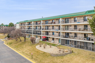 The Greenbriar in Minnetonka, MN - Foto de edificio - Building Photo