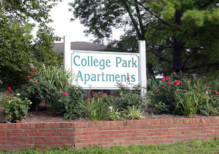 College Park Apartments in Indianapolis, IN - Foto de edificio - Building Photo