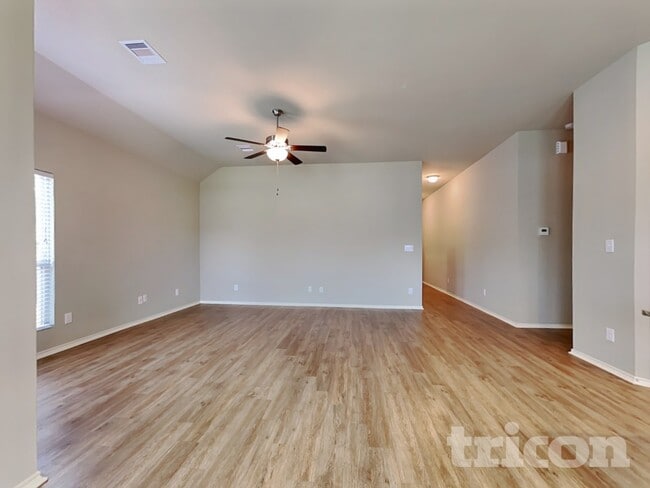 955 Oak Falls Dr in Willis, TX - Foto de edificio - Building Photo