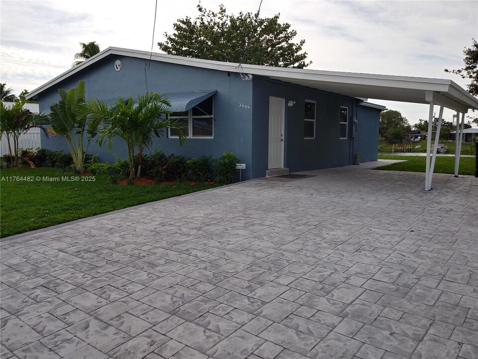 3848 SW 33rd Ct in West Park, FL - Building Photo