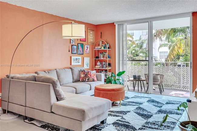 488 NW 165th St in Miami, FL - Building Photo - Building Photo