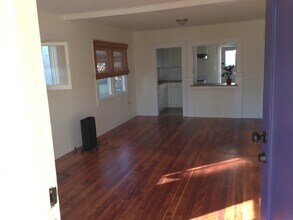 425 Grand Blvd in Venice, CA - Foto de edificio - Building Photo