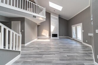 9400 Doliver Dr in Houston, TX - Building Photo - Building Photo