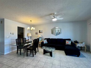 4543 Longwater Chase in Sarasota, FL - Building Photo - Building Photo