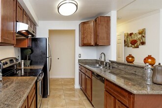 66 Fairmount Ave in Oakland, CA - Building Photo - Building Photo