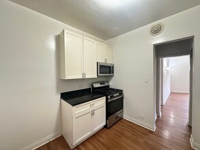 1159 W Lunt Ave, Unit M02H in Chicago, IL - Building Photo - Building Photo