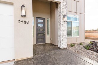 2588 Suniva Way in Saint George, UT - Building Photo - Building Photo