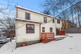 233 Bonad Rd, Unit 2 in Chestnut Hill, MA - Building Photo - Building Photo
