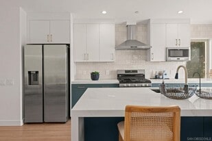 2483 Oxford Ave in Encinitas, CA - Building Photo
