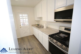 700 S Kalisher St in San Fernando, CA - Building Photo - Building Photo