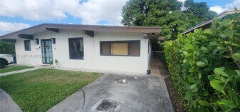 6455 SW 33rd St in Miami, FL - Building Photo