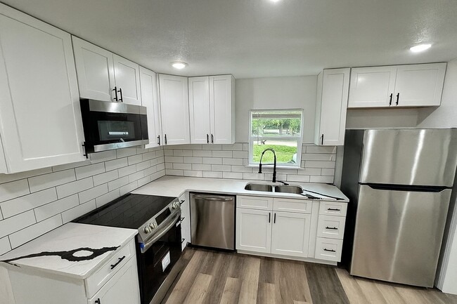 1704 Dalhart St in Dayton, TX - Building Photo - Building Photo