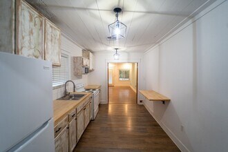 1006 W North St in Victoria, TX - Building Photo - Building Photo