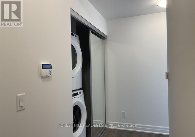 30 Elm Dr W in Mississauga, ON - Building Photo - Building Photo