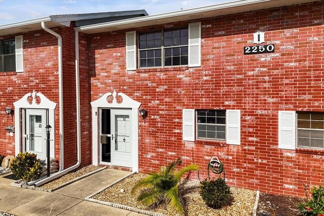 2250 S Palmetto Ave in South Daytona, FL - Building Photo - Building Photo