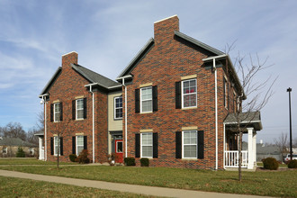 Grand Oaks in Lexington, KY - Building Photo - Building Photo