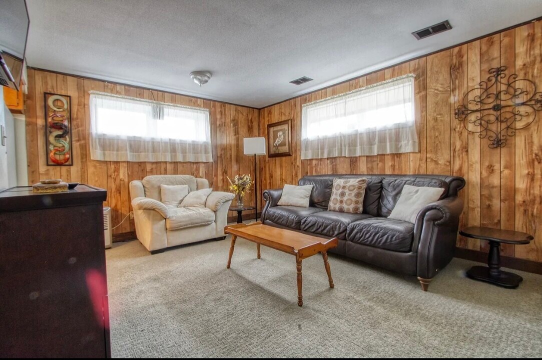 22 Fairelm Ln in Cheektowaga, NY - Building Photo