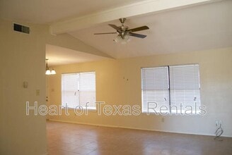 2410 Comanche Trl in Waco, TX - Building Photo - Building Photo