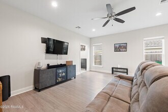 108 Harvest Ln in Abbeville, LA - Building Photo - Building Photo