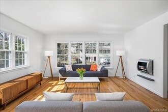 19 Sherwood Dr in Larchmont, NY - Building Photo - Building Photo