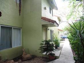 2925 Center St in Miami, FL - Building Photo - Building Photo