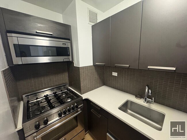 East 39th Street in New York, NY - Building Photo - Building Photo