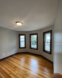 429 Medford St, Unit 1 in Somerville, MA - Building Photo - Building Photo