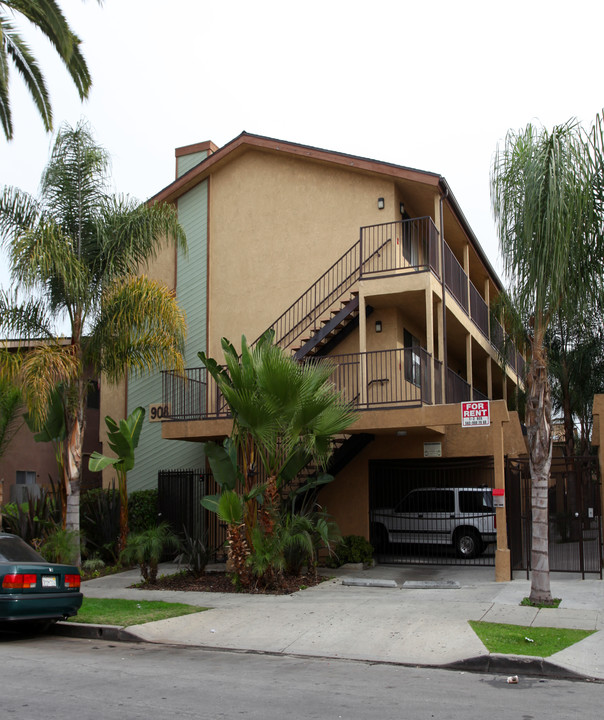 908 St. Louis Ave in Long Beach, CA - Building Photo