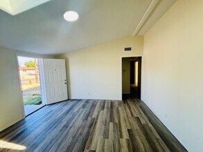 45503 Gadsden Ave in Lancaster, CA - Building Photo - Building Photo