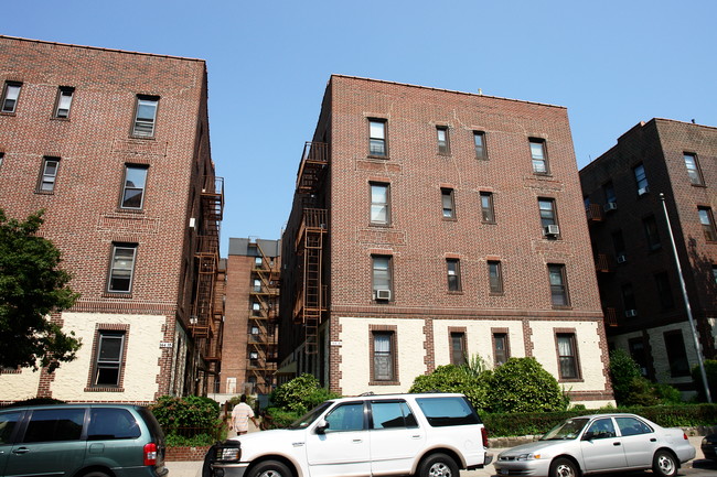 14441 Roosevelt Ave in Flushing, NY - Building Photo - Building Photo