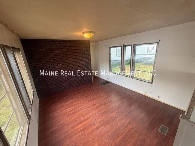 715 College Ave in Old Town, ME - Building Photo - Building Photo