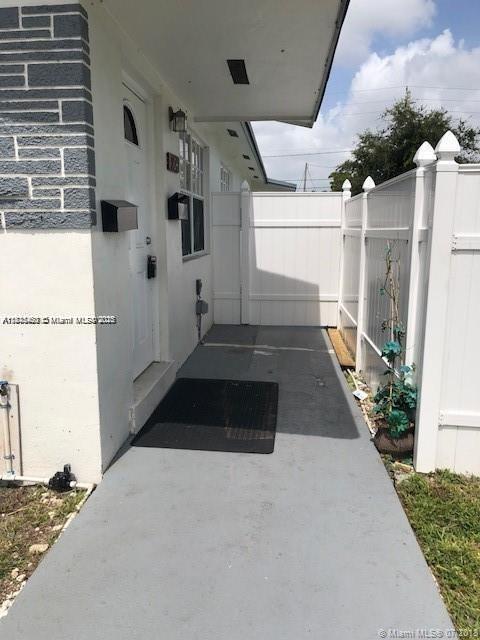 904 SW 7th Terrace in Hallandale Beach, FL - Building Photo