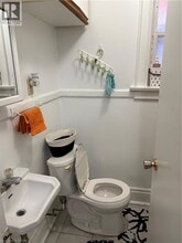 92 Sanford Ave S in Hamilton, ON - Building Photo - Building Photo